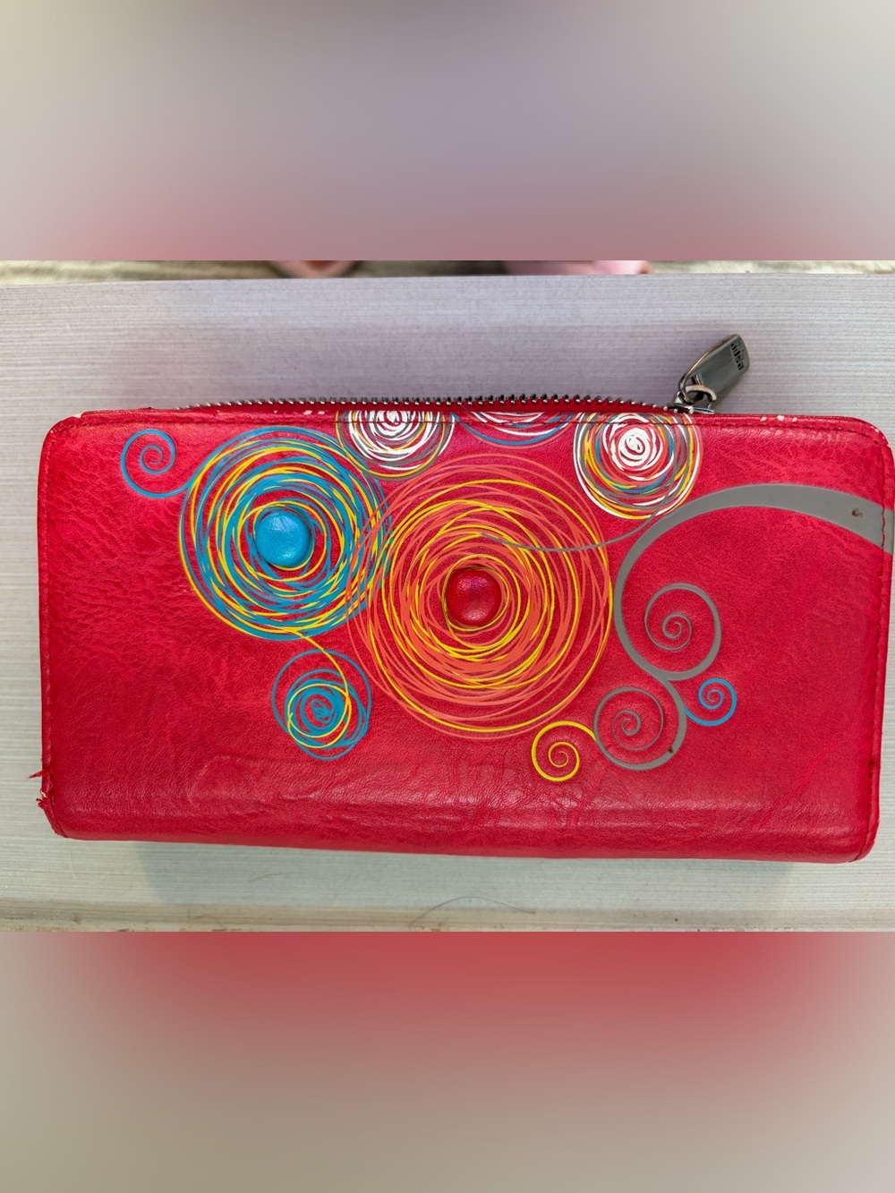 Red Swirl Accent Women’s Zip Clutch - Unbranded